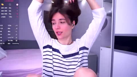 Snapshot of hollymonica chatting on 04-16-26, 06:25 Delly online show from 04-16-26, 06:25