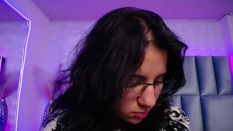 hollypeach_ online show from 12-19-25, 08:32