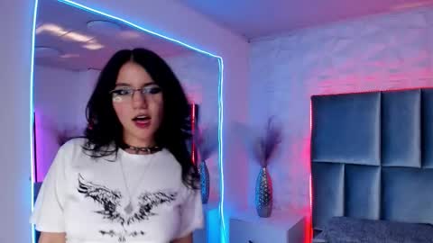 hollypeach_ online show from 01-12-26, 07:41