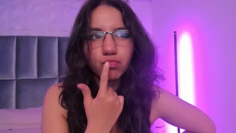 hollypeach_ online show from 02-26-26, 07:46