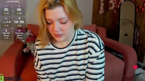Snapshot of hollyray_ chatting on 04-12-26, 01:32 Holly online show from 04-12-26, 01:32
