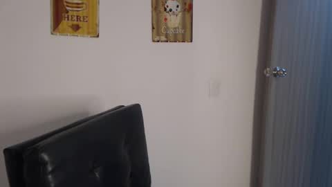 hollyshit_ online show from 02-27-25, 12:54