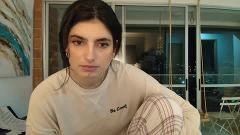 hollyshit_ online show from 10-31-25, 01:28