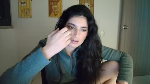 Snapshot of hollyshit_ chatting on 06-12-26, 12:53 hollyshit_ online show from 06-12-26, 12:53