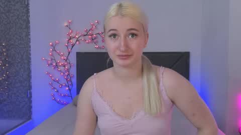 HollyTaillor online show from 04-14-26, 12:11