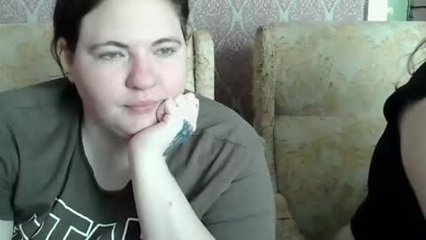 HollyXEva online show from 04-27-26, 10:46