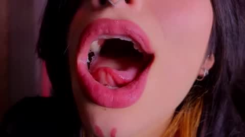 holly online show from 12-04-25, 02:21