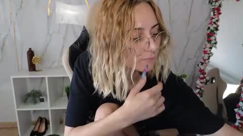 Snapshot of hollyy_pollyyyy chatting on 06-28-26, 02:28 Polly online show from 06-28-26, 02:28