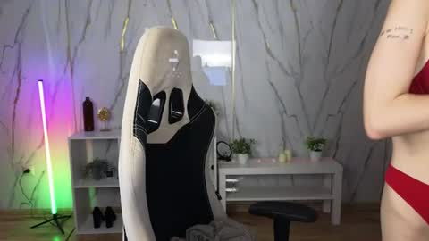 Snapshot of hollyy_pollyyyy chatting on 07-27-26, 02:07 Polly online show from 07-27-26, 02:07