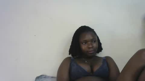 holy_ebony online show from 04-12-26, 12:26