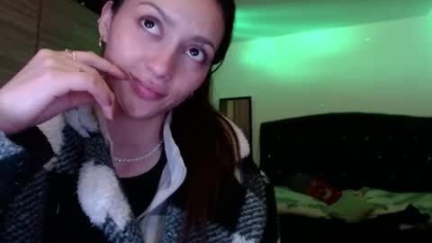 Snapshot of holy_julii chatting on 06-10-26, 03:39 holy_julii online show from 06-10-26, 03:39