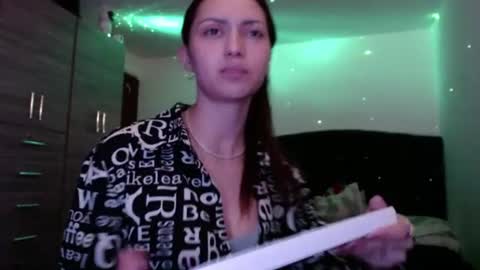 Snapshot of holy_julii chatting on 06-11-26, 04:43 holy_julii online show from 06-11-26, 04:43