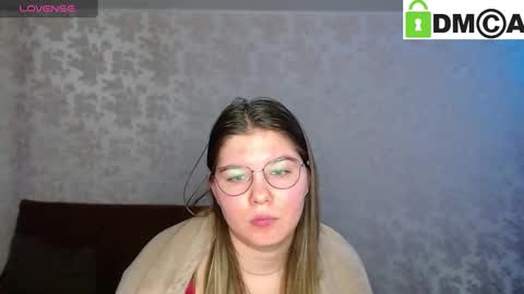 Welcome guys  Pleasure to see you all here  My name is MichaelaTip menu is active Private is open  online show from 01-28-25, 06:38