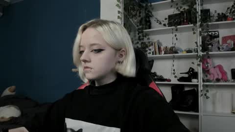 holy_mistresss online show from 11-15-25, 09:17