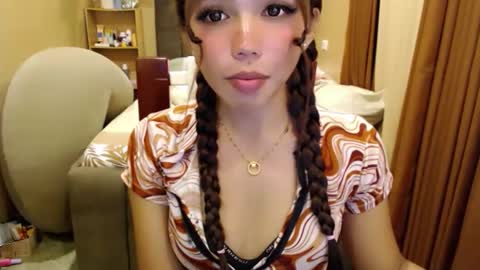 Snapshot of holy_molly1 chatting on 05-31-26, 06:09 holy_molly1 online show from 05-31-26, 06:09