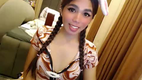 Snapshot of holy_molly1 chatting on 06-03-26, 04:23 holy_molly1 online show from 06-03-26, 04:23