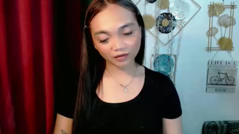 Snapshot of holy_shine chatting on 12-18-25, 12:38 Bella online show from 12-18-25, 12:38