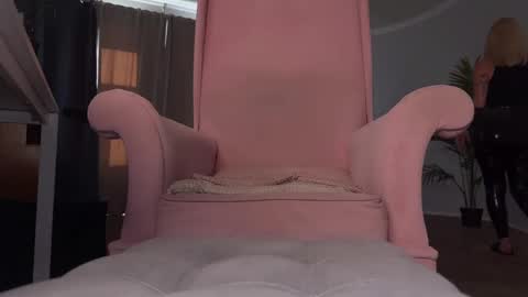 Snapshot of holycatharsis chatting on 02-21-25, 12:39 Goddess Holy Catharsis online show from 02-21-25, 12:39