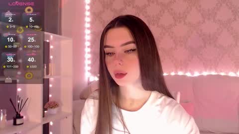 Mia online show from 10-12-25, 03:27