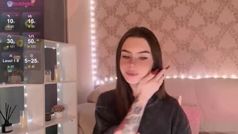 Mia online show from 11-18-25, 03:23