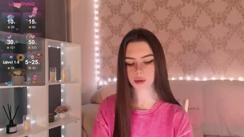 Snapshot of holymiax chatting on 12-19-25, 03:24 Mia online show from 12-19-25, 03:24