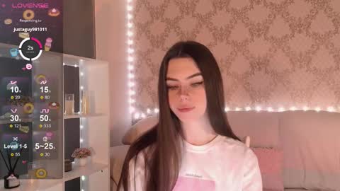 Snapshot of holymiax chatting on 12-21-25, 03:24 Mia online show from 12-21-25, 03:24