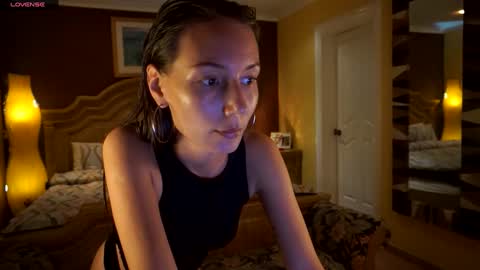 Snapshot of holyvivian chatting on 01-15-25, 03:29 V online show from 01-15-25, 03:29