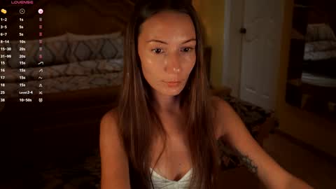 Snapshot of holyvivian chatting on 01-19-25, 09:02 V online show from 01-19-25, 09:02