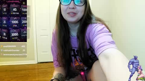 Snapshot of holyweed420 chatting on 01-05-25, 12:20 Viktoria online show from 01-05-25, 12:20