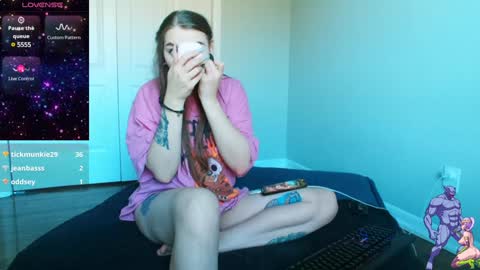 Snapshot of holyweed420 chatting on 01-17-25, 10:12 Viktoria online show from 01-17-25, 10:12