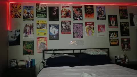 Snapshot of honeeyyy_pot chatting on 09-17-25, 07:37 Honey online show from 09-17-25, 07:37