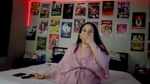 Snapshot of honeeyyy_pot chatting on 09-18-25, 05:48 Honey online show from 09-18-25, 05:48