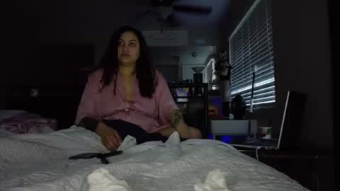 Snapshot of honeeyyy_pot chatting on 10-11-25, 01:09 Honey online show from 10-11-25, 01:09