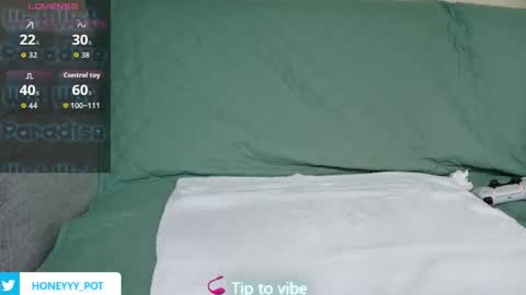 Snapshot of honeeyyy_pot chatting on 05-18-26, 08:25 Honey online show from 05-18-26, 08:25