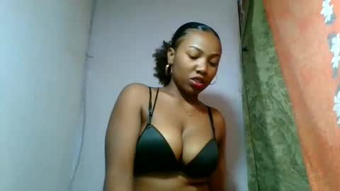 Snapshot of honeria98 chatting on 06-10-26, 06:45 honeria98 online show from 06-10-26, 06:45