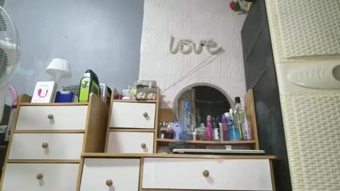 Snapshot of honestsexforyou chatting on 12-23-25, 12:52 happy birthday to me online show from 12-23-25, 12:52