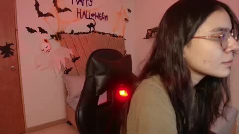   online show from 10-10-25, 03:44