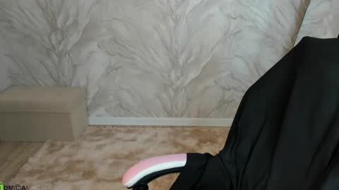 Honey online show from 04-26-26, 01:47