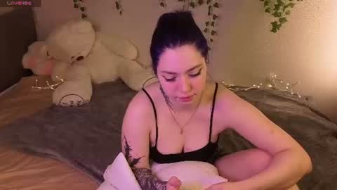 Honey online show from 06-12-26, 01:37