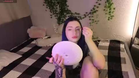 Honey online show from 06-17-26, 01:41