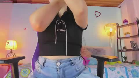 Snapshot of honey_fox01 chatting on 12-09-24, 06:35 HONEY online show from 12-09-24, 06:35