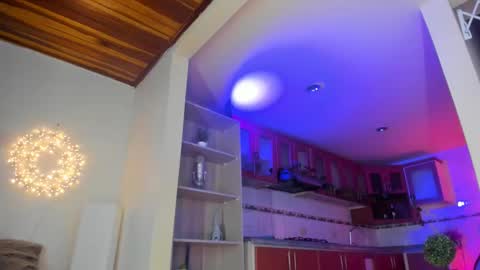 Snapshot of honey_fox01 chatting on 01-25-25, 04:13 HONEY online show from 01-25-25, 04:13