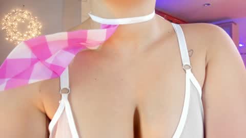 Snapshot of honey_fox01 chatting on 01-25-25, 01:52 HONEY online show from 01-25-25, 01:52