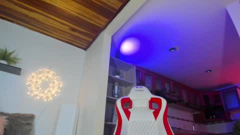 Snapshot of honey_fox01 chatting on 01-30-25, 10:51 HONEY online show from 01-30-25, 10:51