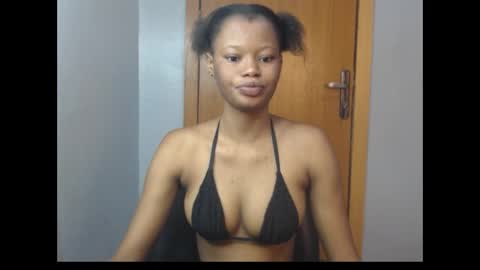 Snapshot of honey_juicydoll chatting on 10-18-25, 07:42 Sonia online show from 10-18-25, 07:42