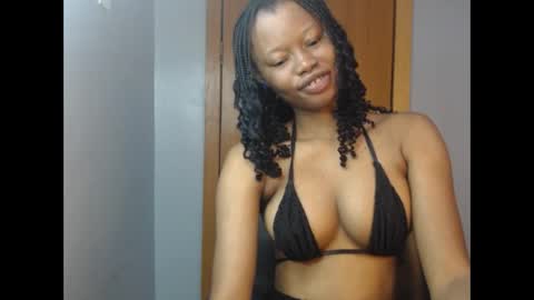 Snapshot of honey_juicydoll chatting on 11-05-25, 06:57 Sonia online show from 11-05-25, 06:57