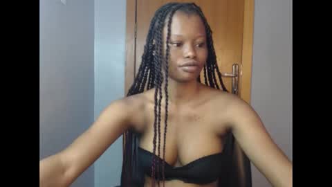 Snapshot of honey_juicydoll chatting on 11-18-25, 10:09 Sonia online show from 11-18-25, 10:09