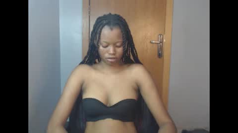 Snapshot of honey_juicydoll chatting on 11-21-25, 08:24 Sonia online show from 11-21-25, 08:24