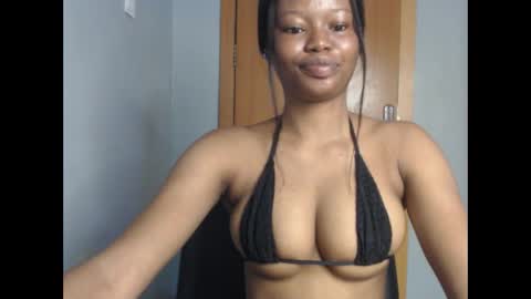Snapshot of honey_juicydoll chatting on 12-15-25, 07:34 Sonia online show from 12-15-25, 07:34