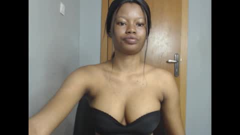 Snapshot of honey_juicydoll chatting on 12-16-25, 06:51 Sonia online show from 12-16-25, 06:51